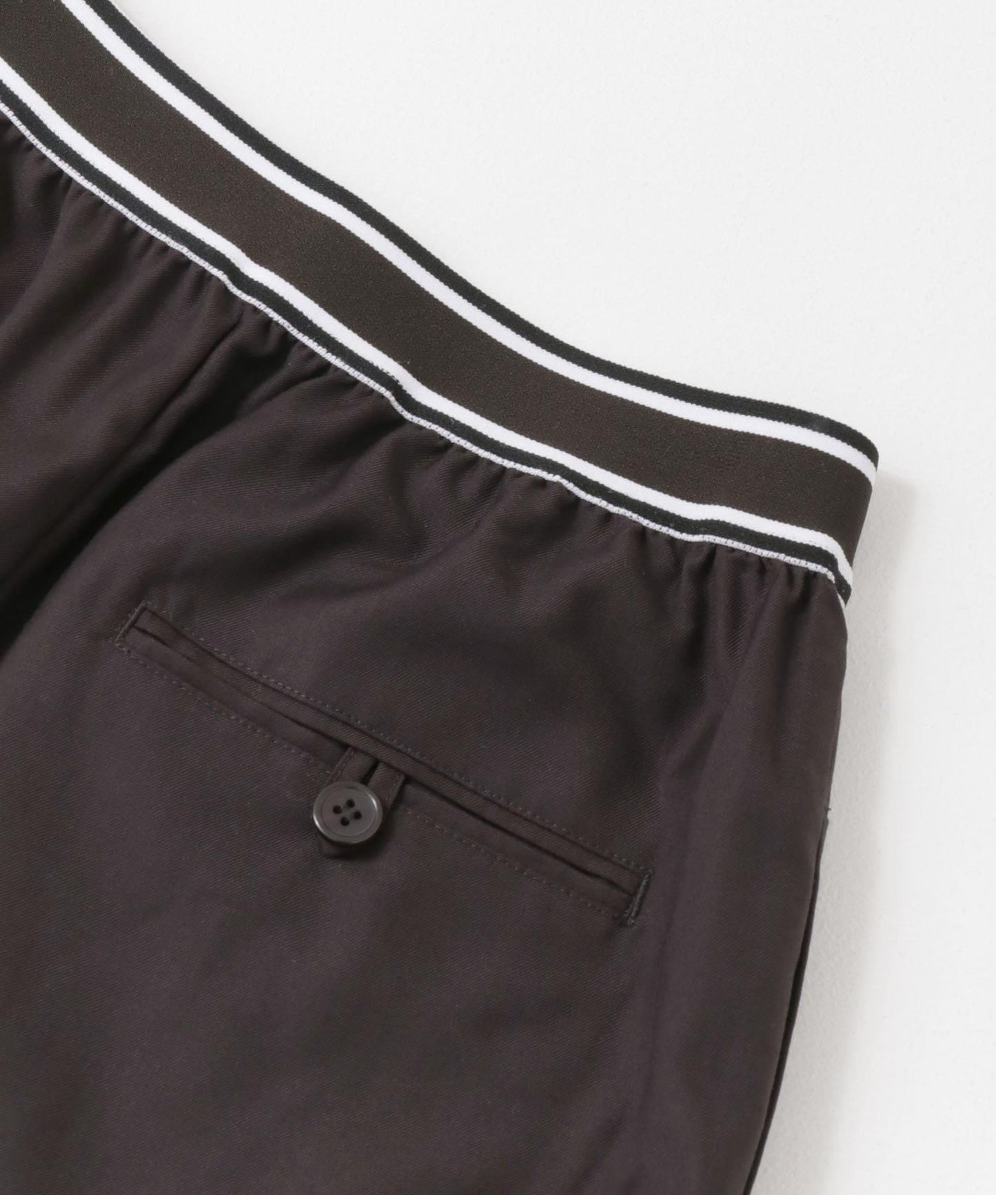 鬆緊腰設計休閒褲