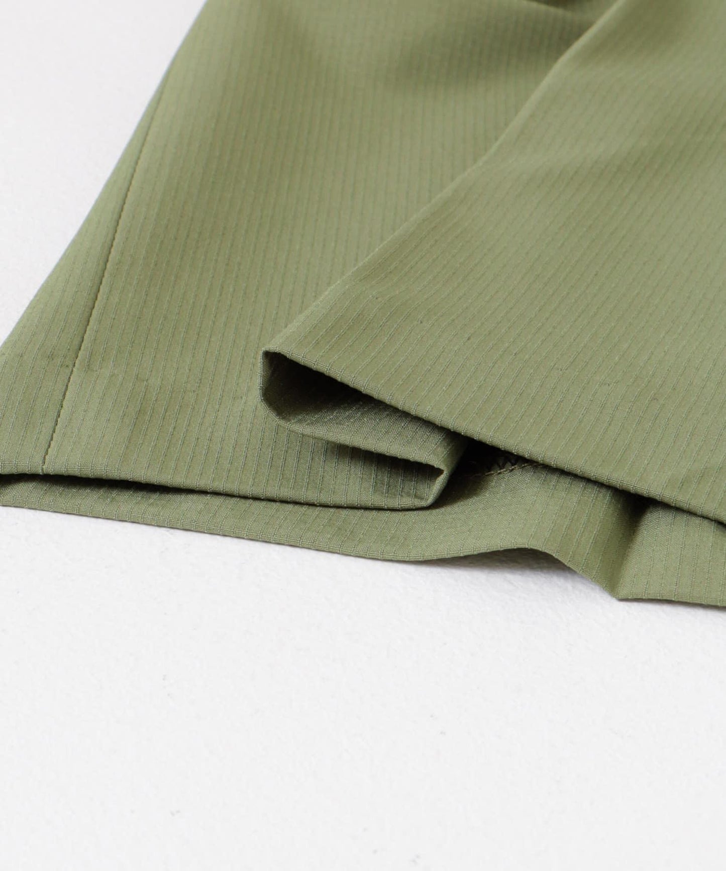 科技感中縫壓褶工裝休閒褲