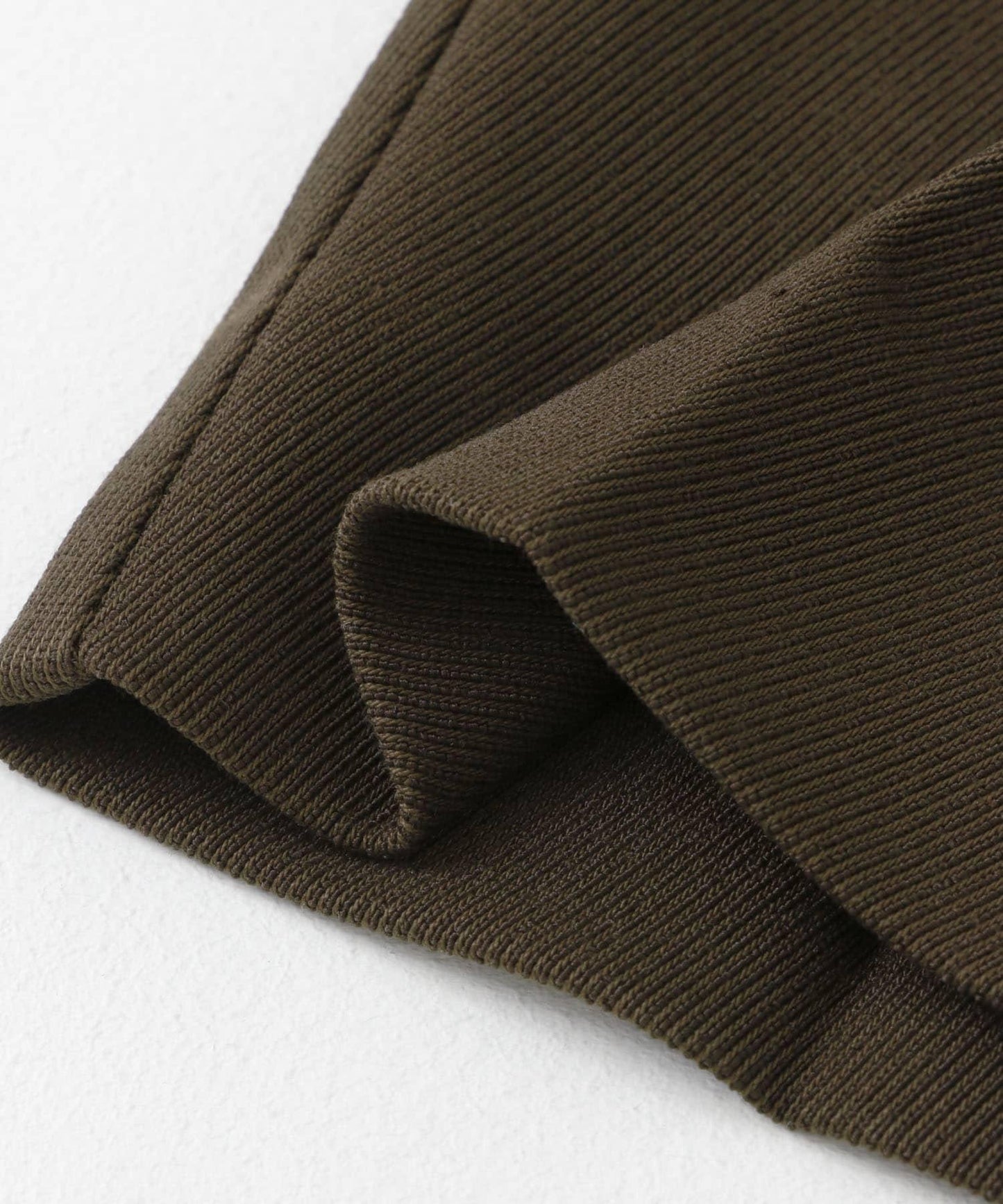 硬挺斜紋中線直筒褲