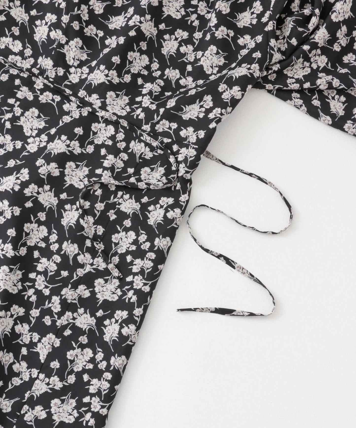 背部設計花卉連衣裙