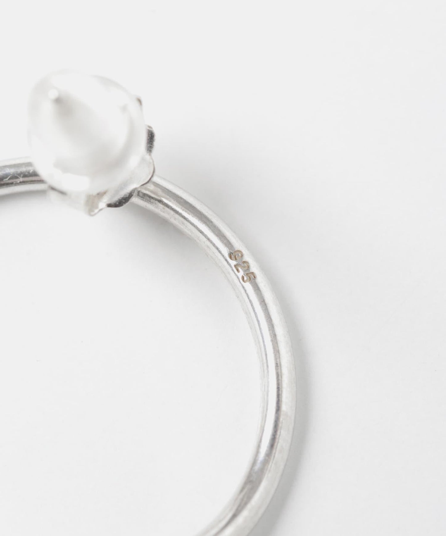 SMELLY so’彎曲圓環耳釘