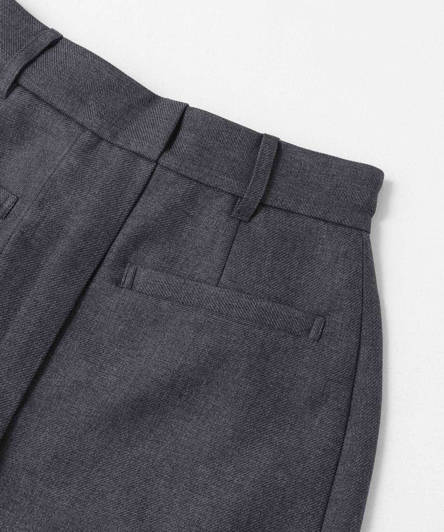 裁剪下襬迷你裙