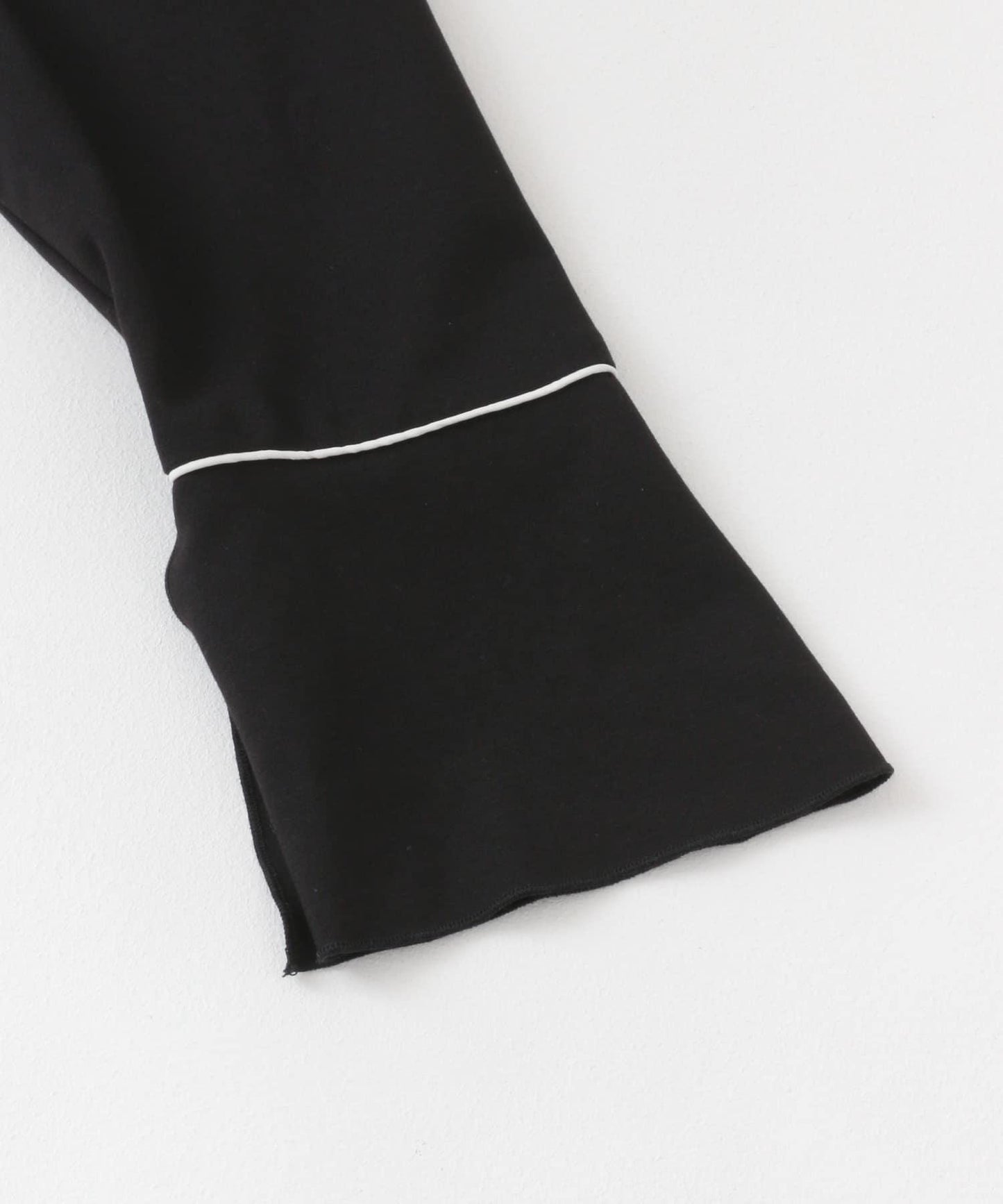 收腰褶皺連衣裙