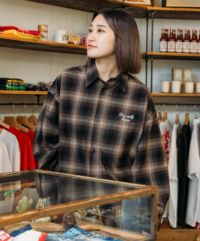 SHE WOLF DINER×FREAK'S STORE/シーウルフダイナー 漸變格紋背部刺繡襯衫