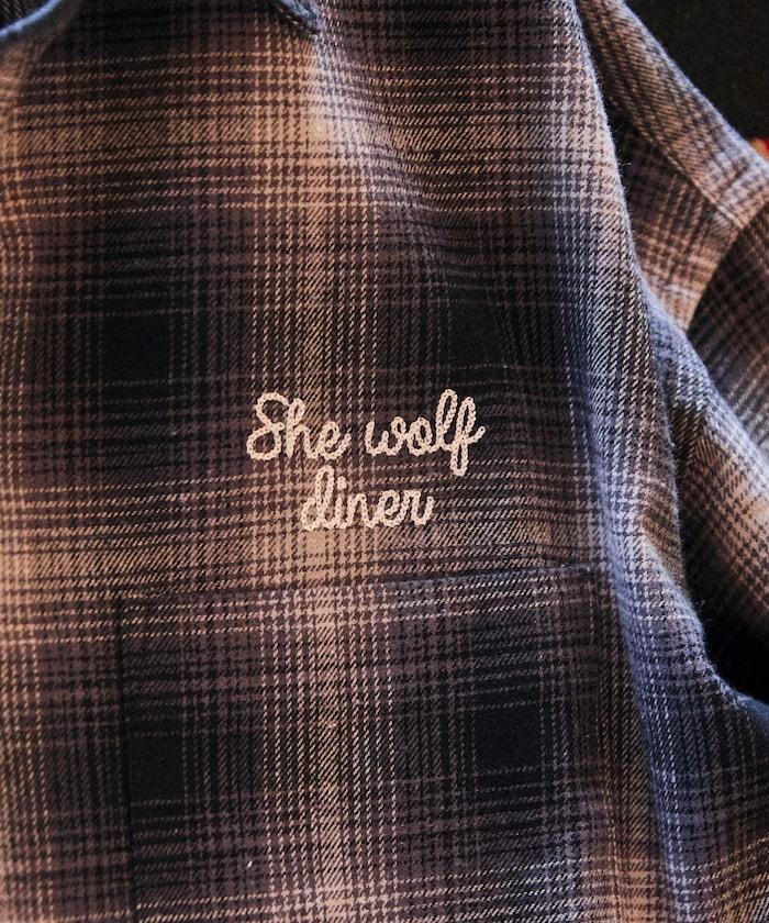 SHE WOLF DINER×FREAK'S STORE/シーウルフダイナー 漸變格紋背部刺繡襯衫