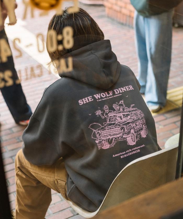 SHE WOLF DINER×FREAK'S STORE/シーウルフダイナー 特別款 寬鬆版型 背部印花 套頭衛衣/連帽衫/CAR