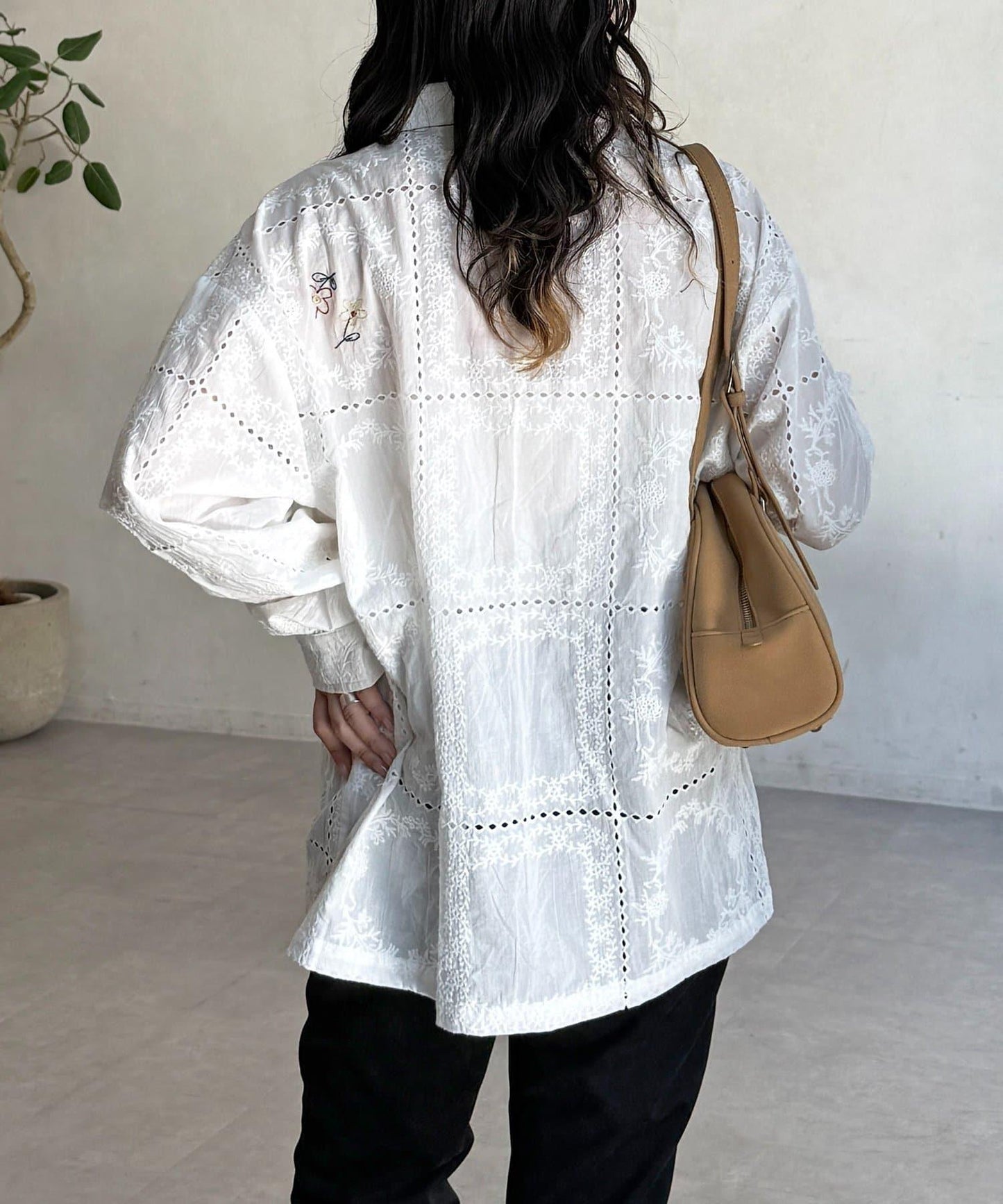 蕾絲刺繡寬鬆襯衫
