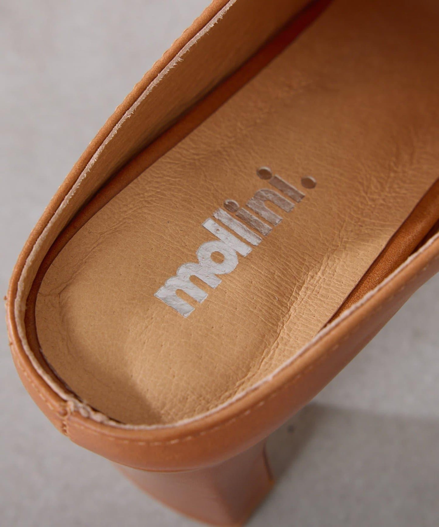 【Mollini/モリーニ】皮革穆勒便鞋