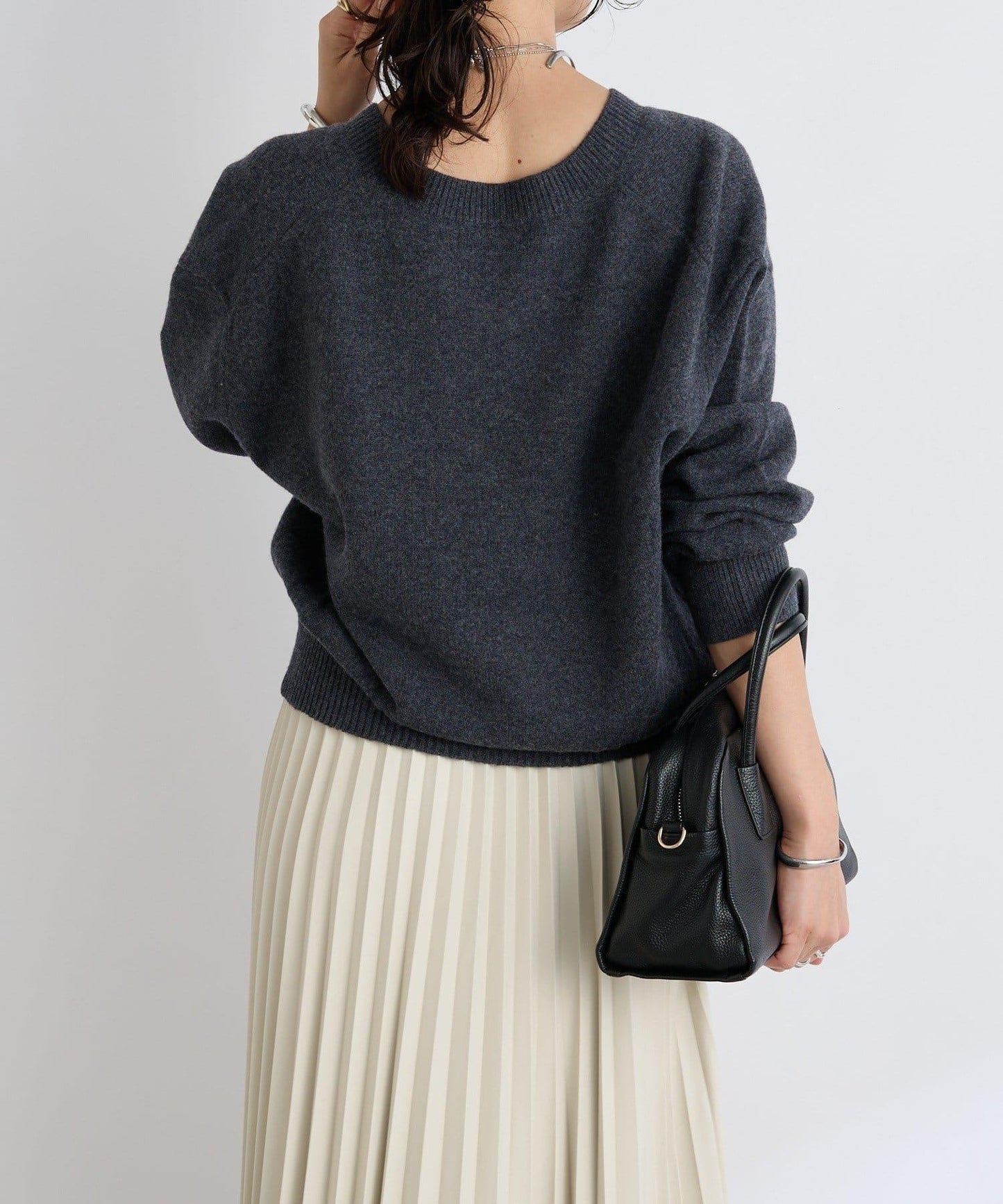 【女性優雅頸部線條】羊毛V領針織衫