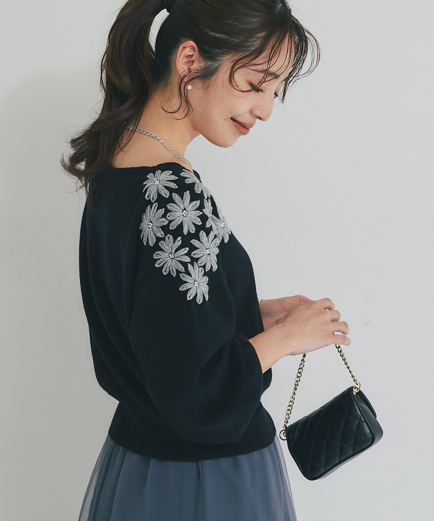 【最強人氣針織衫】花卉刺繡短款針織衫