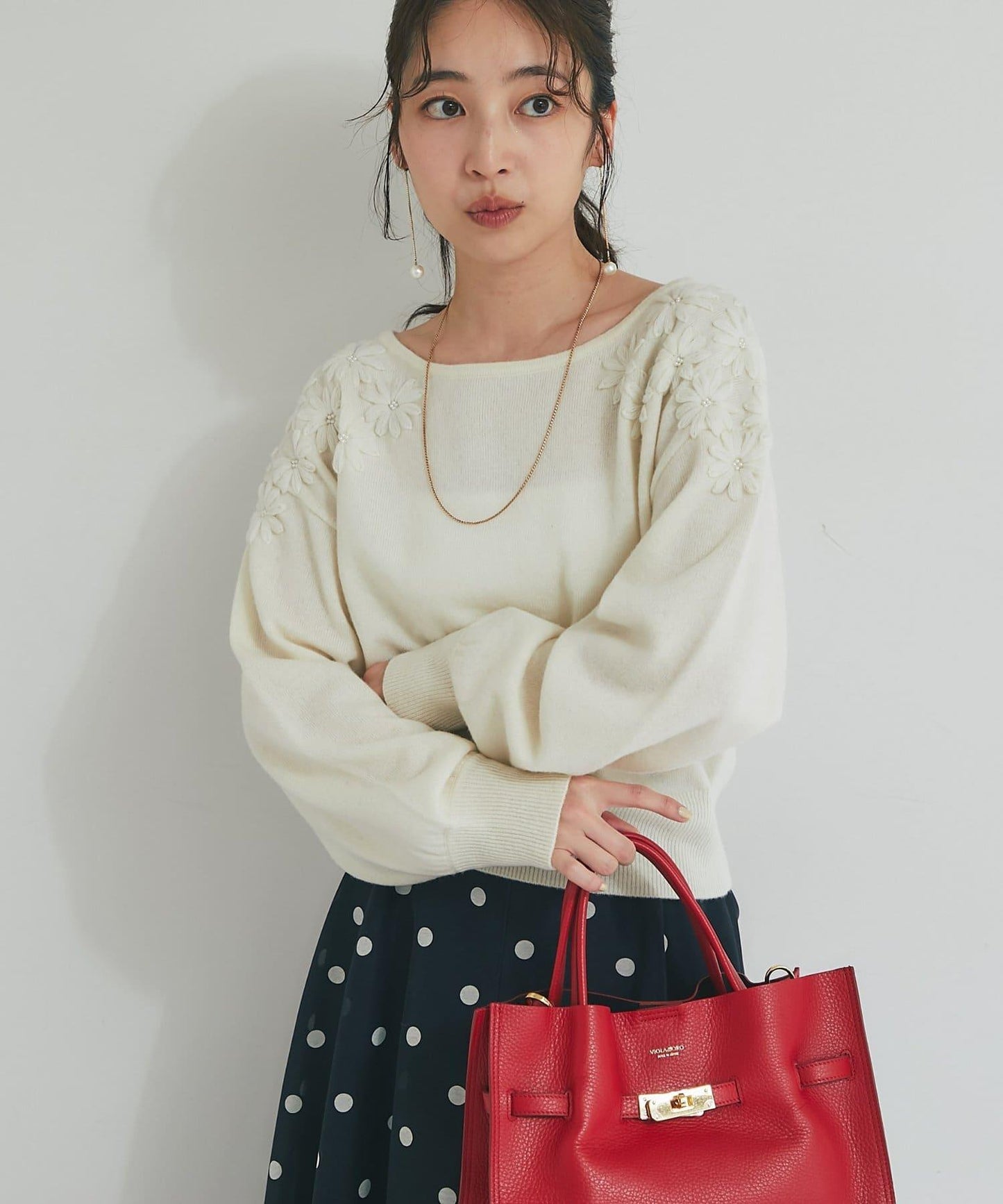 【最強人氣針織衫】花卉刺繡短款針織衫