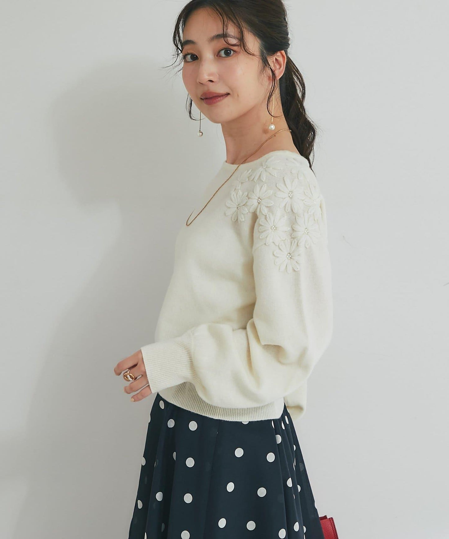 【最強人氣針織衫】花卉刺繡短款針織衫