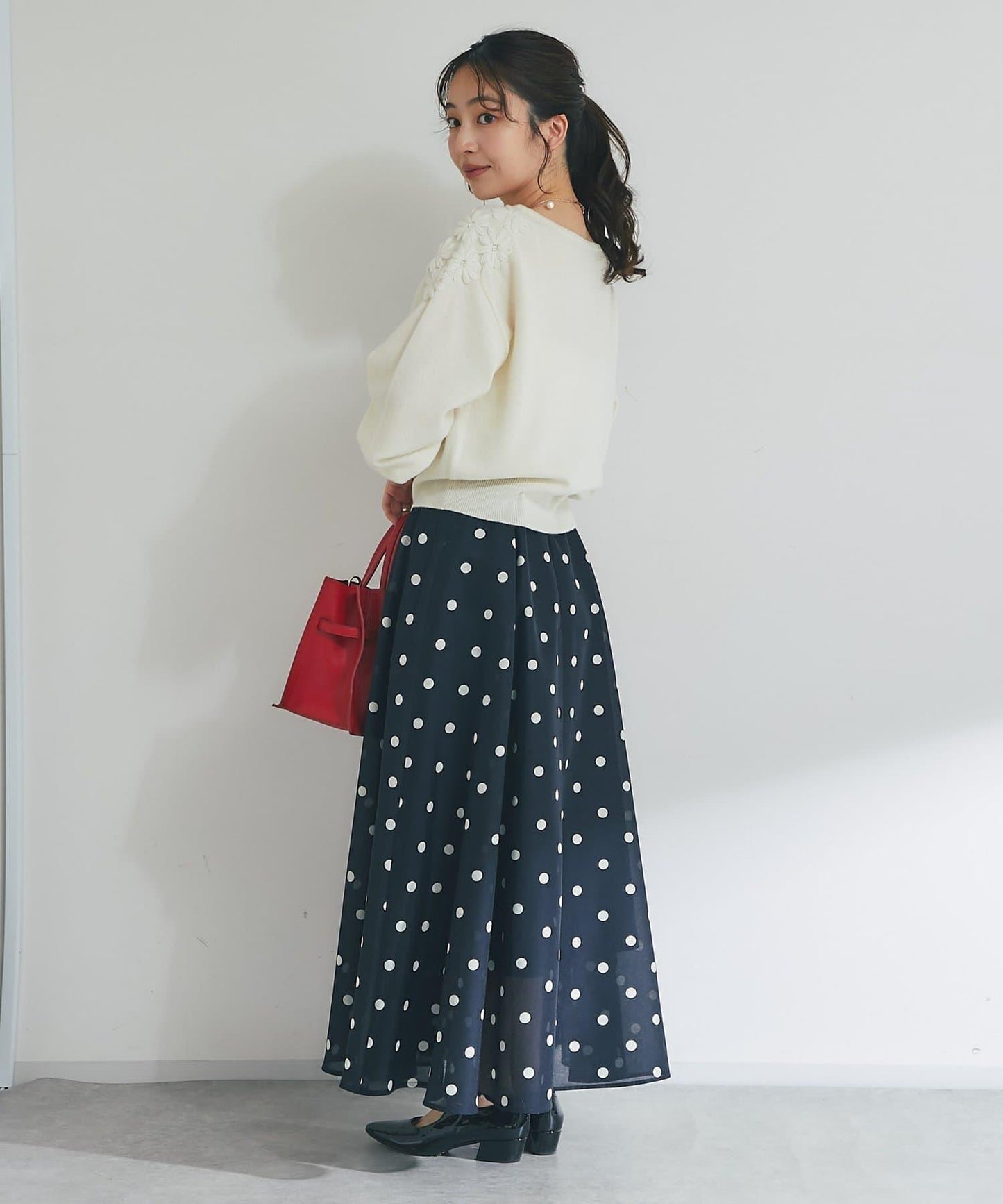 【最強人氣針織衫】花卉刺繡短款針織衫