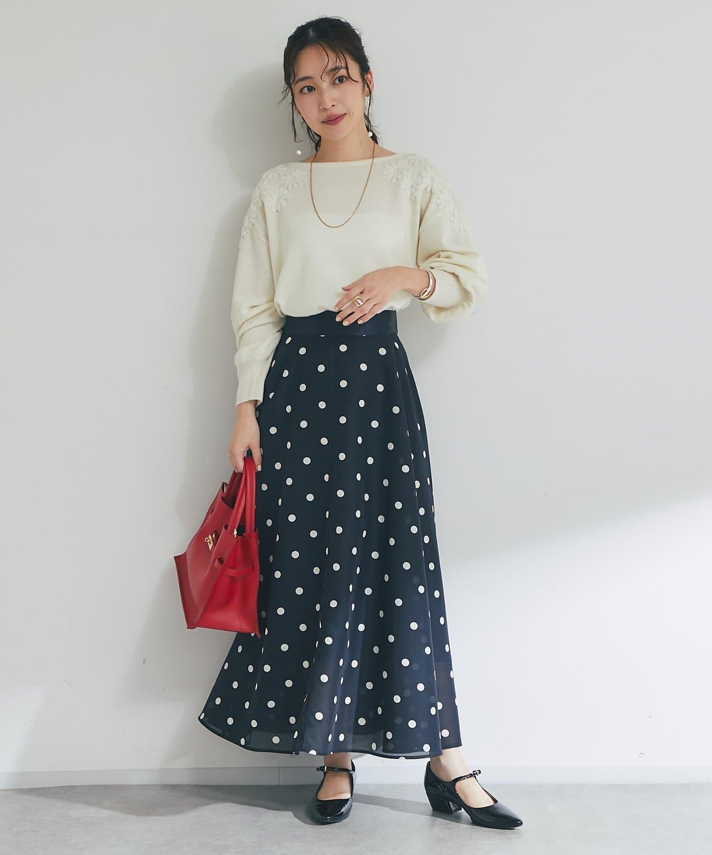 【最強人氣針織衫】花卉刺繡短款針織衫