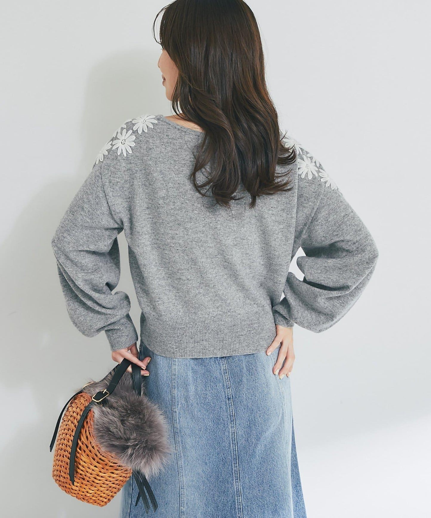 【最強人氣針織衫】花卉刺繡短款針織衫