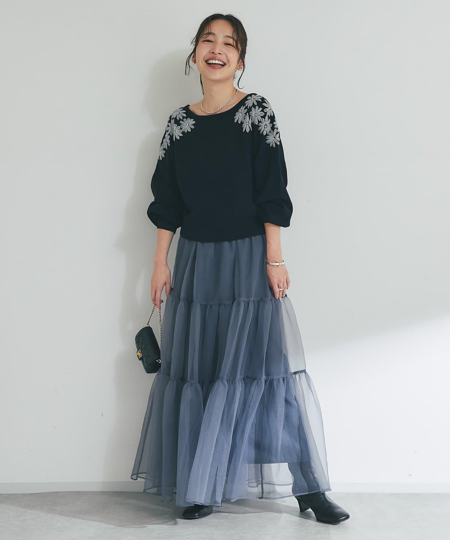 【最強人氣針織衫】花卉刺繡短款針織衫