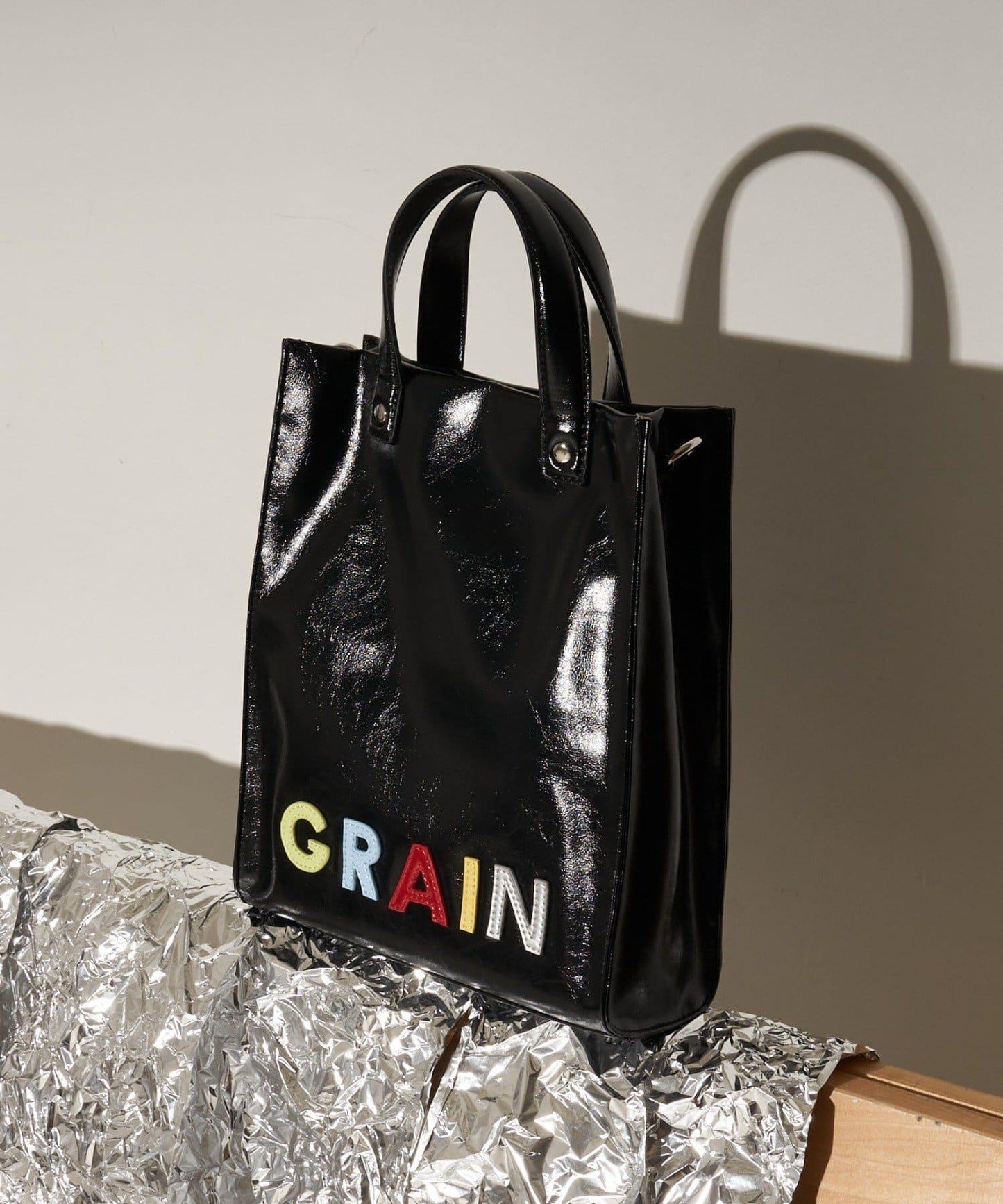【GRAIN/グレイン】徽章標誌仿皮托特包