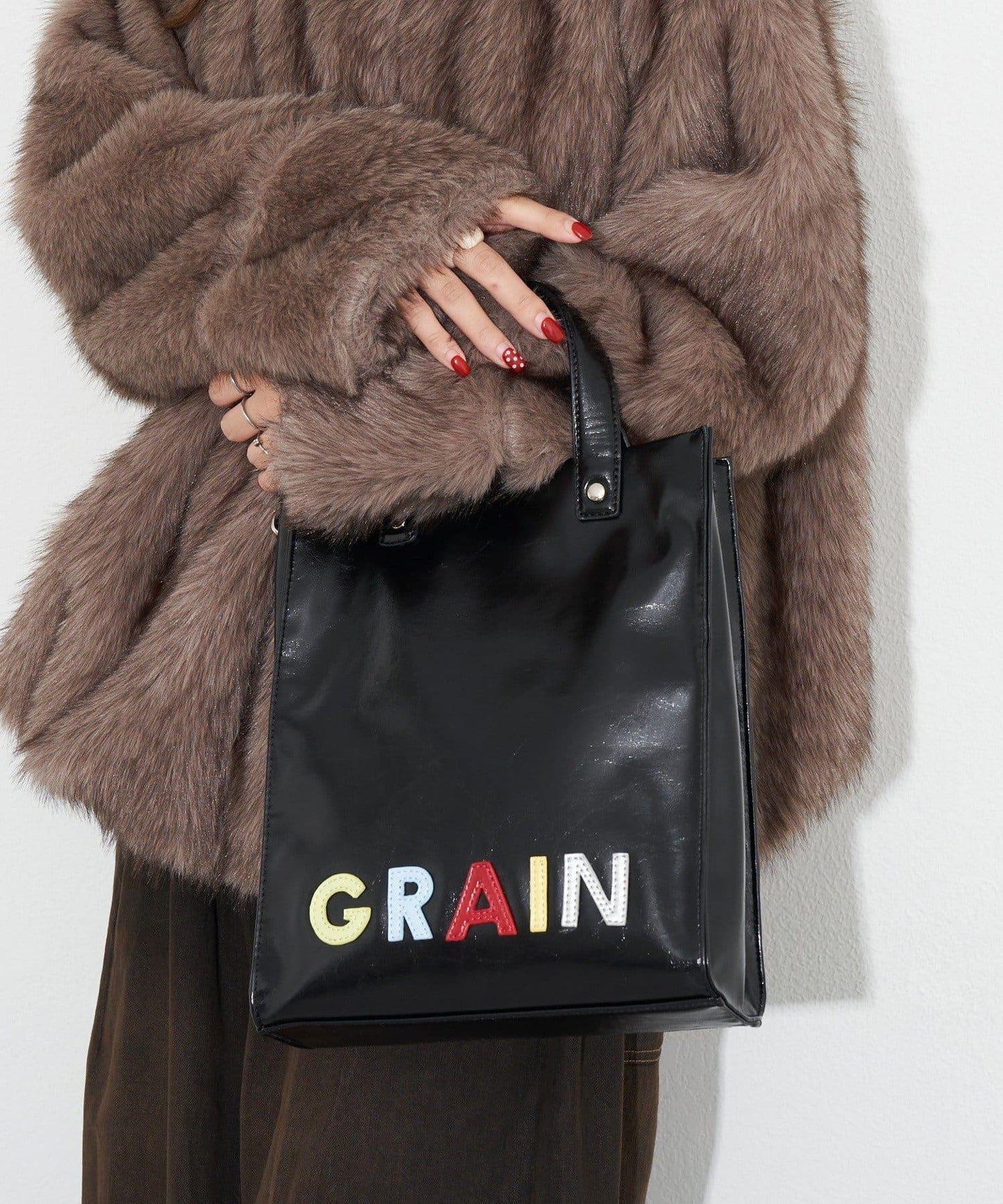 【GRAIN/グレイン】徽章標誌仿皮托特包