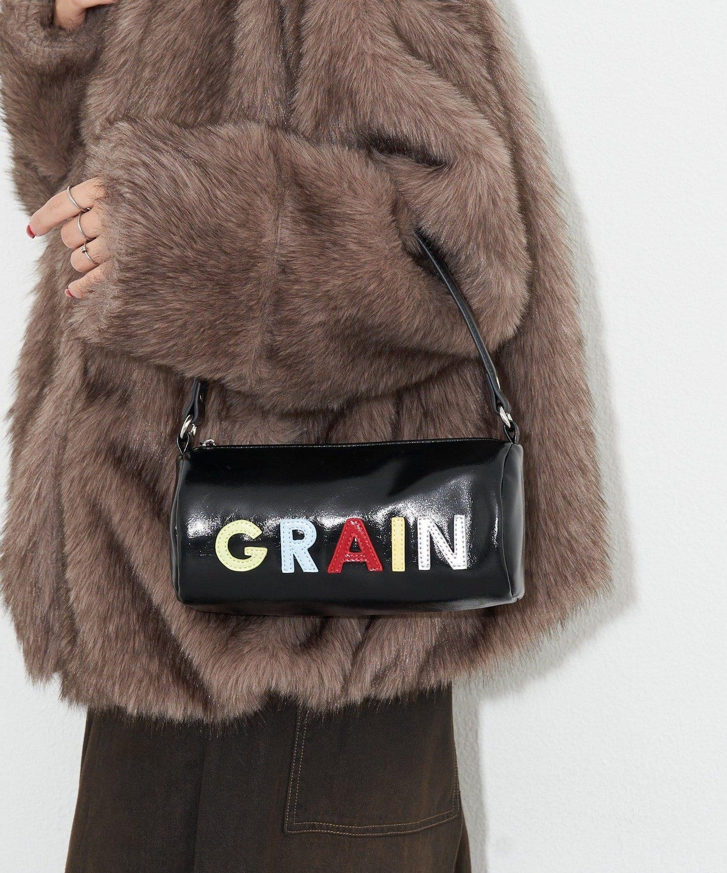 【GRAIN/グレイン】徽章標誌仿皮單肩包