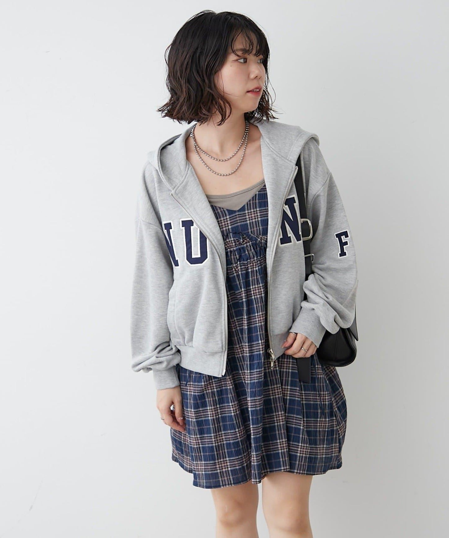 【NUNIFE】【可選2種長度】大字母印花連帽衛衣