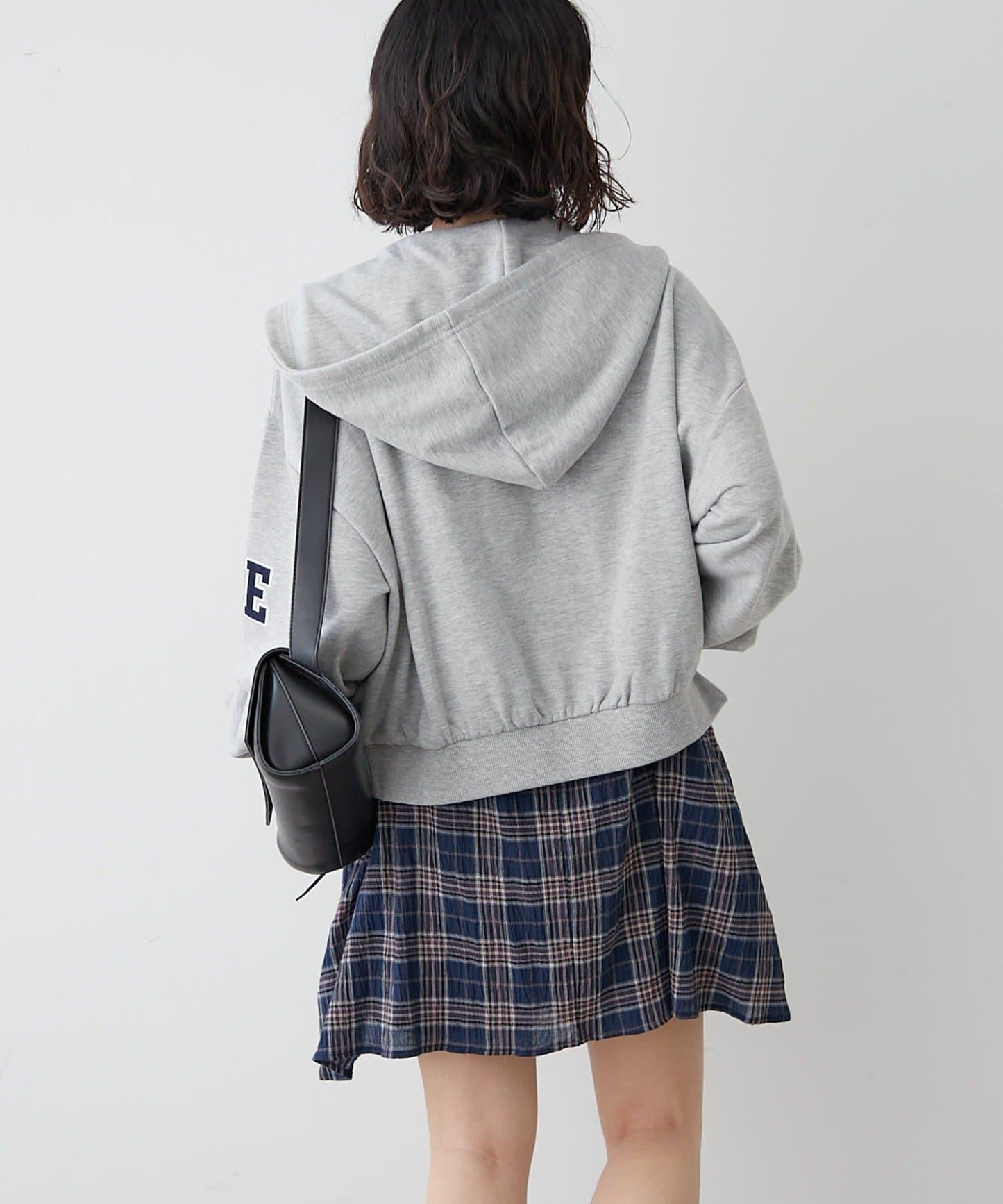 【NUNIFE】【可選2種長度】大字母印花連帽衛衣