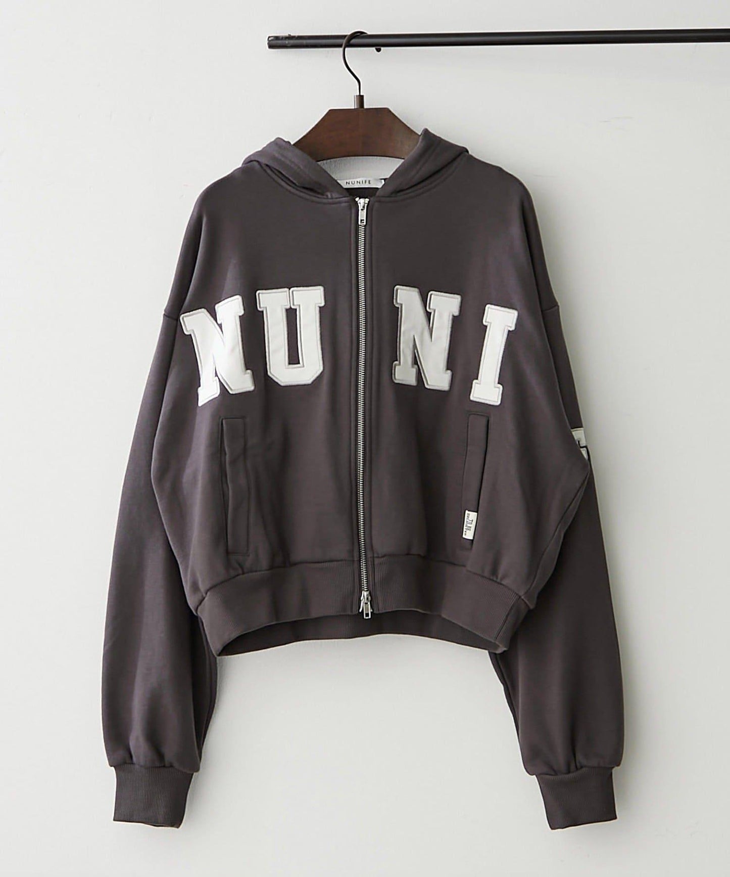 【NUNIFE】【可選2種長度】大字母印花連帽衛衣