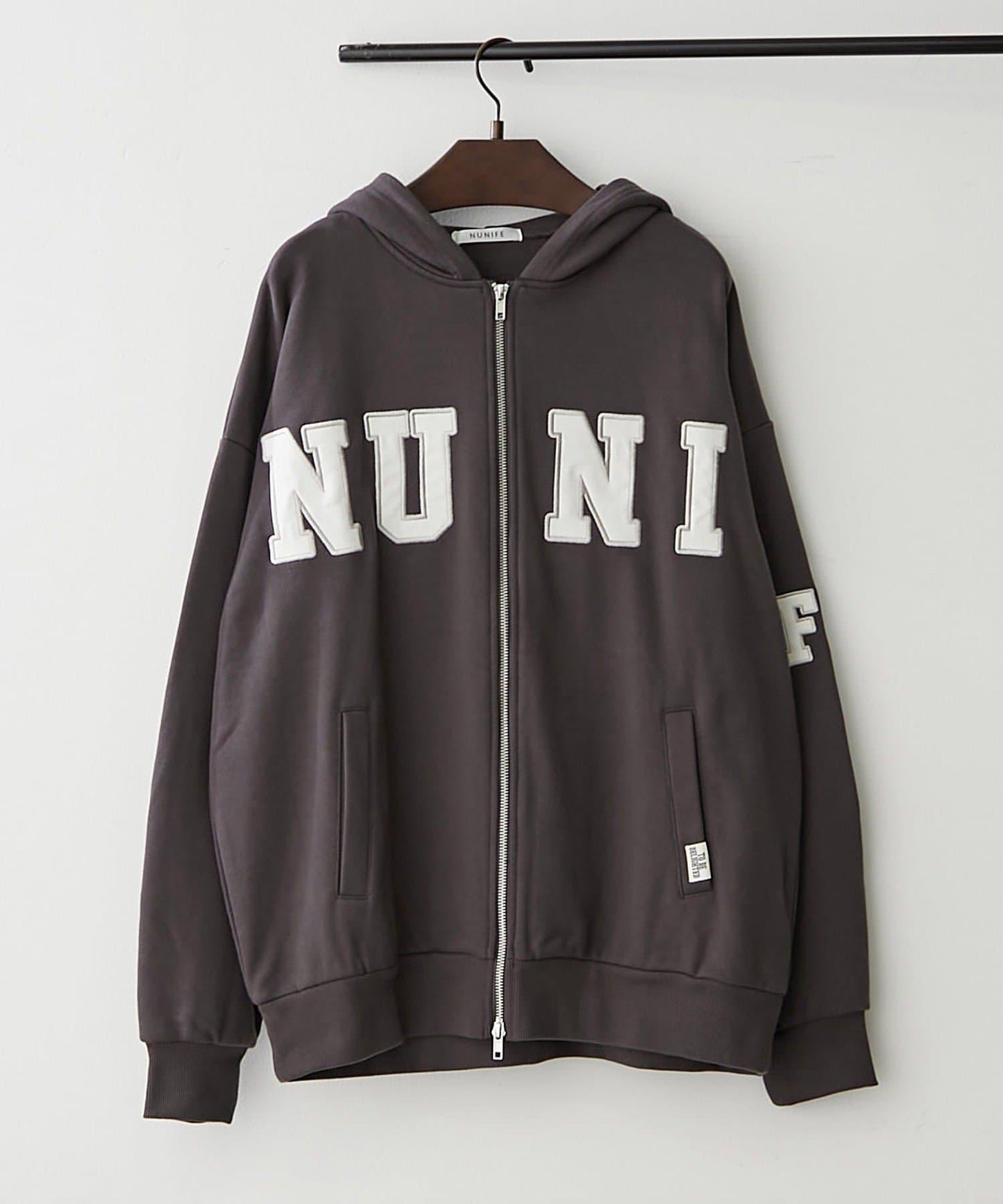 【NUNIFE】【可選2種長度】大字母印花連帽衛衣