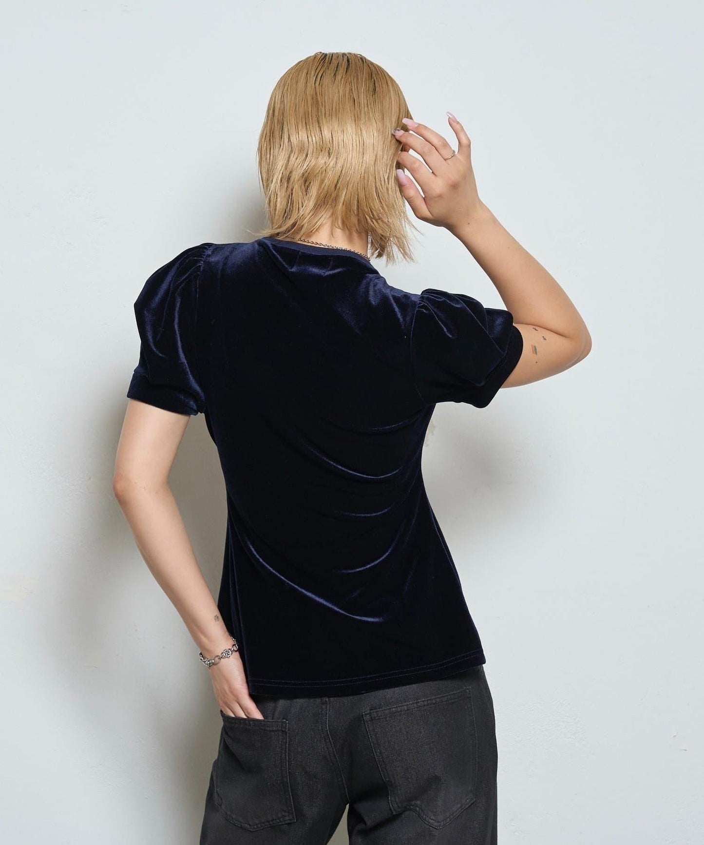 【WHO'S WHO gallery】泡泡袖褶皺天鵝絨上衣