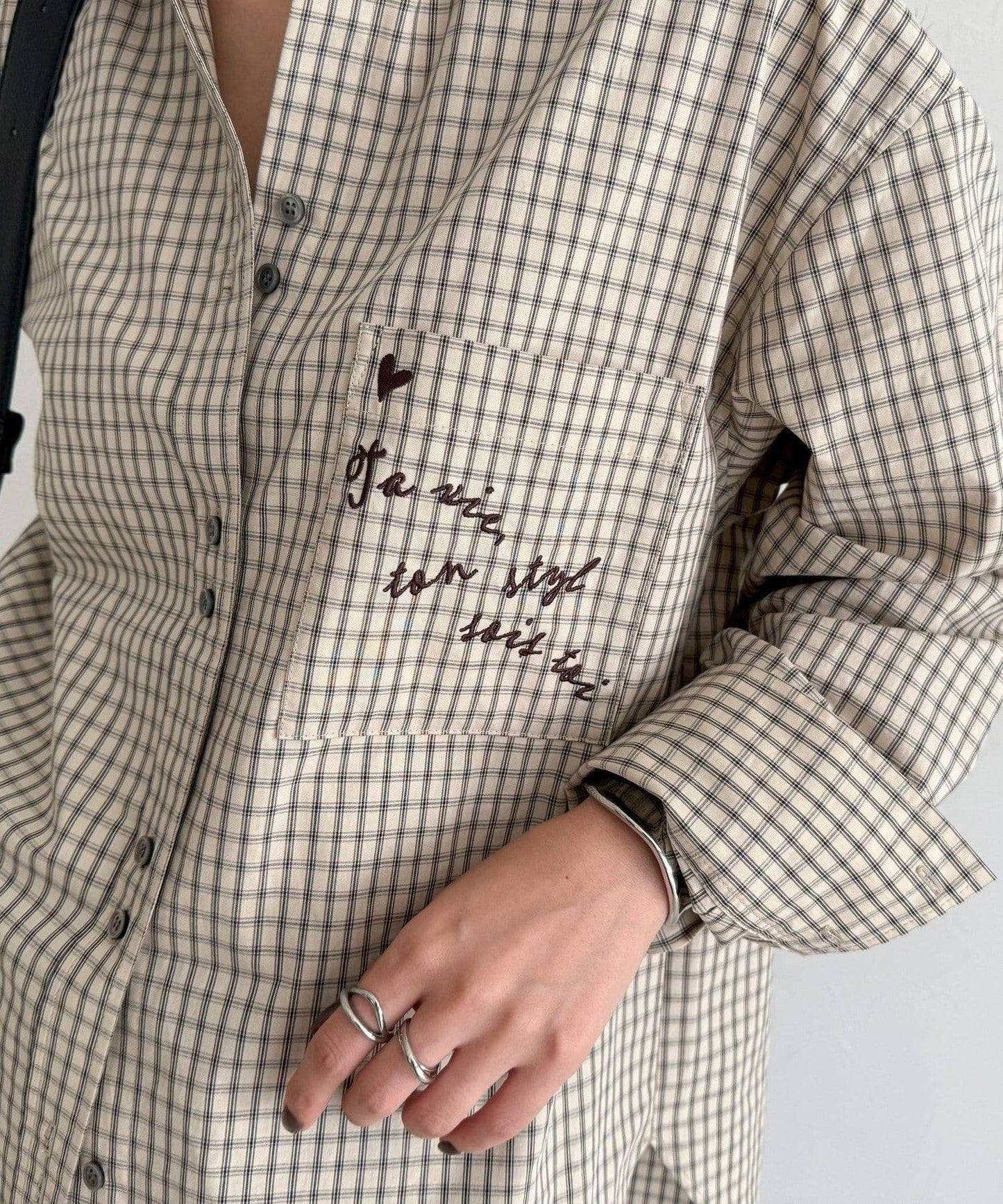 格紋刺繡襯衫