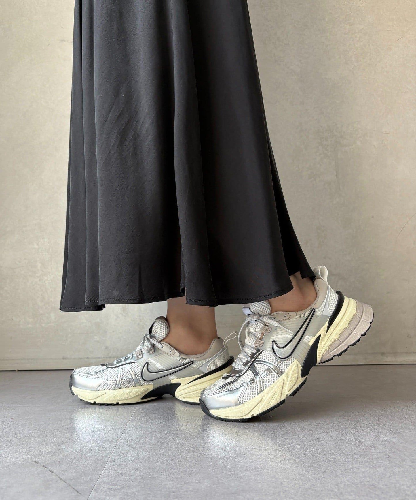 【NIKE/ナイキ】 女士V2K跑步鞋