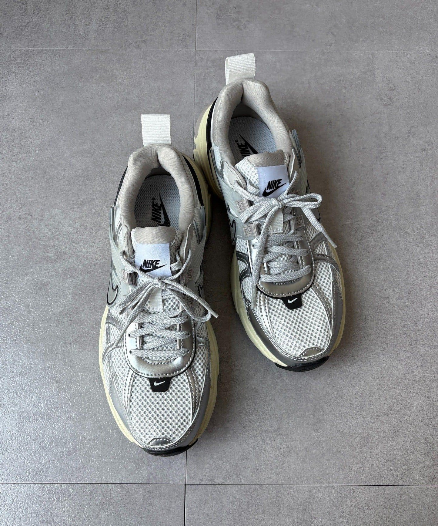 【NIKE/ナイキ】 女士V2K跑步鞋