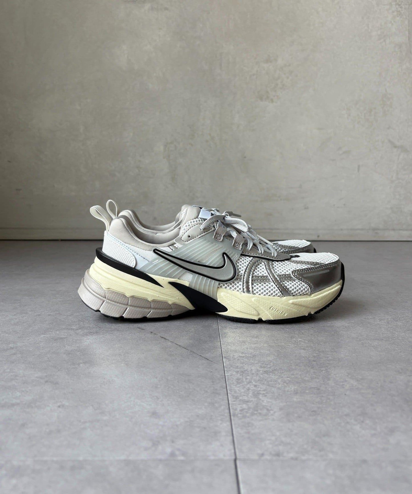 【NIKE/ナイキ】 女士V2K跑步鞋