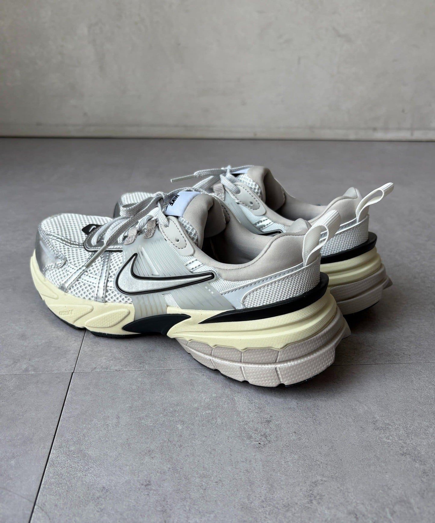 【NIKE/ナイキ】 女士V2K跑步鞋