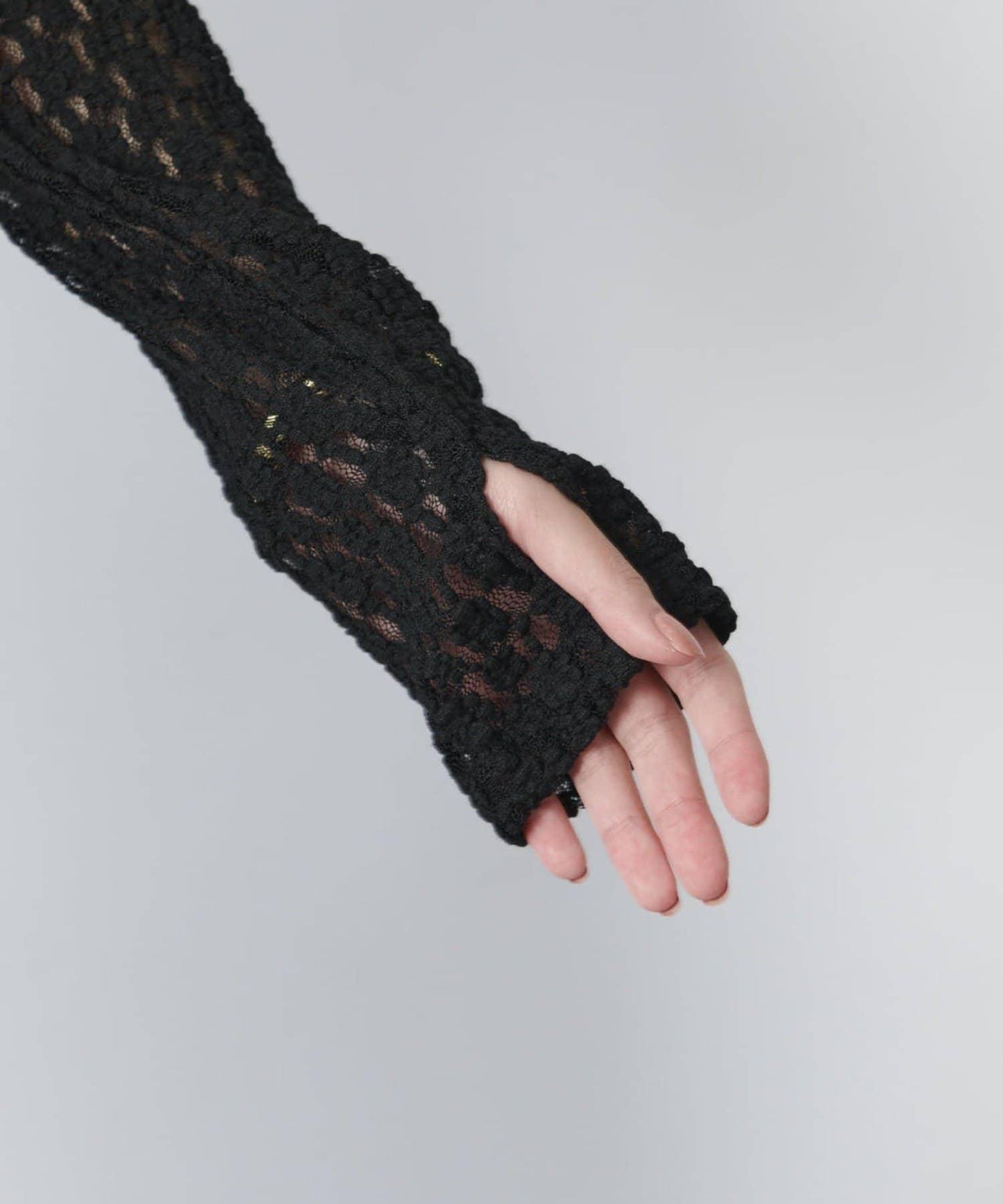 蘊含隨性與優雅的蕾絲襯衫