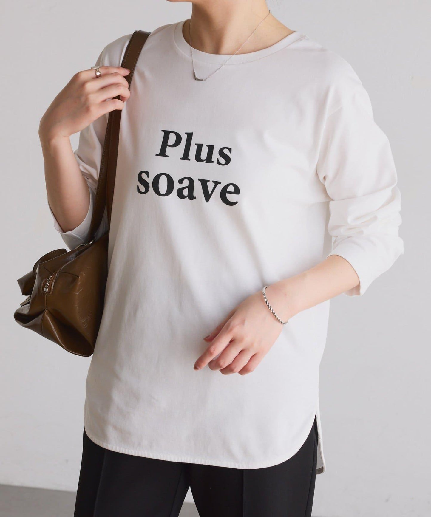 【臀部周圍遮蓋】plus soave標誌長袖T恤