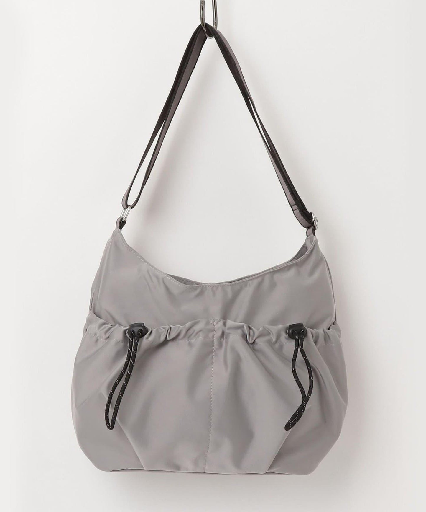 抽繩口袋緞面單肩包