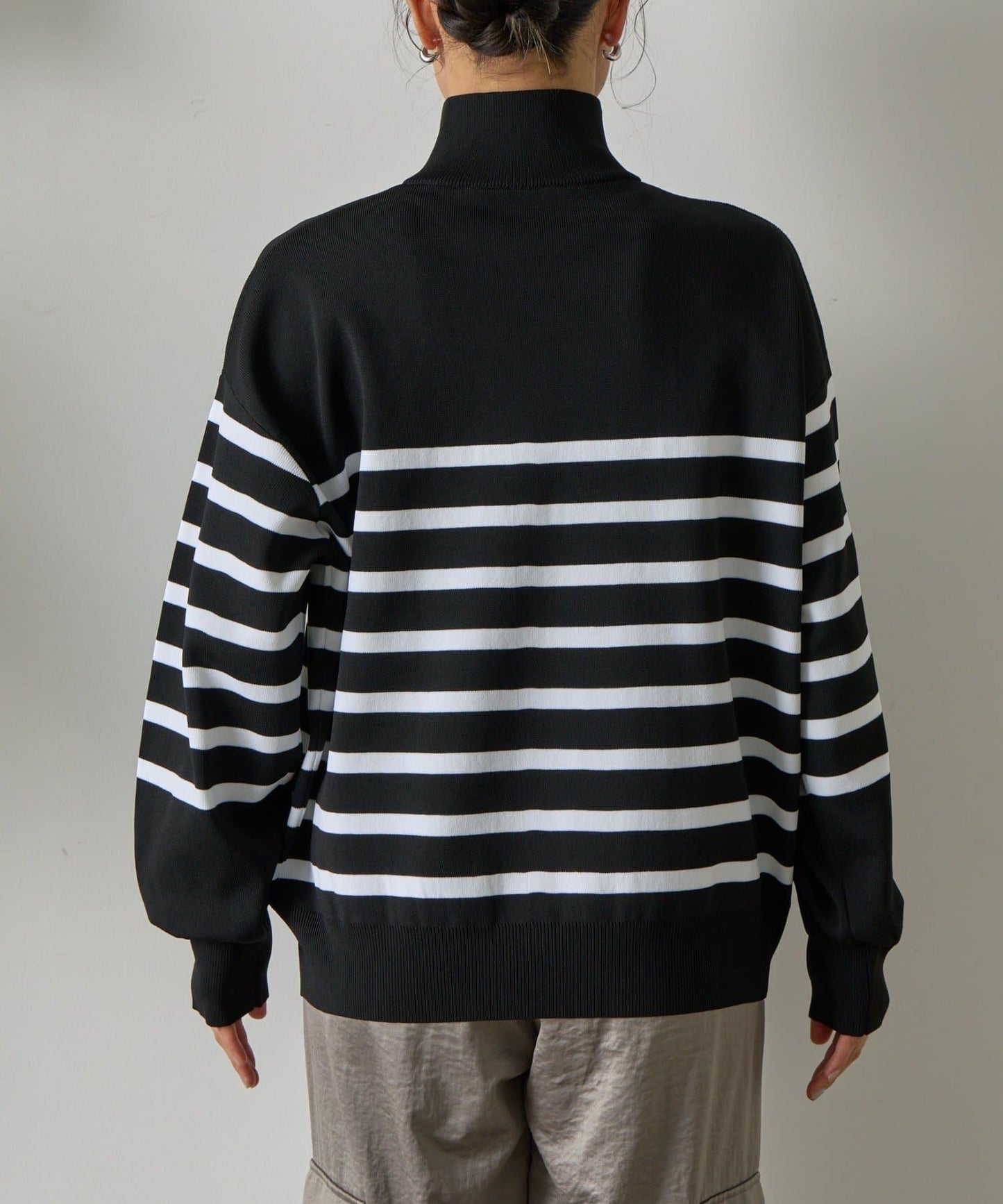 【AW】滌綸紗側頸拉鍊條紋針織衫