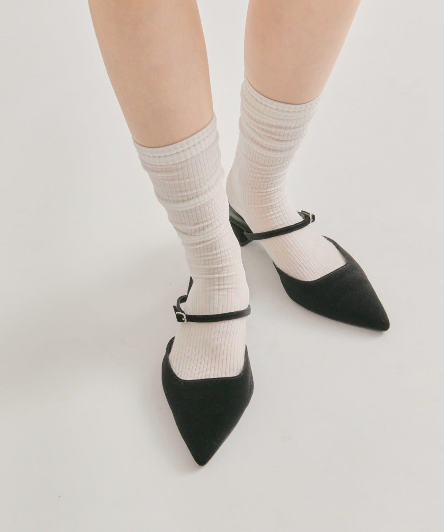 尖頭天鵝絨高跟鞋