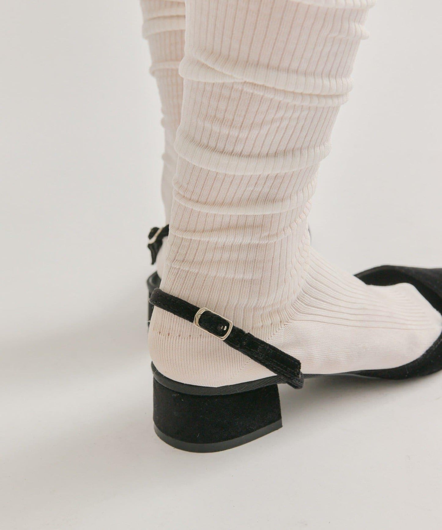 尖頭天鵝絨高跟鞋