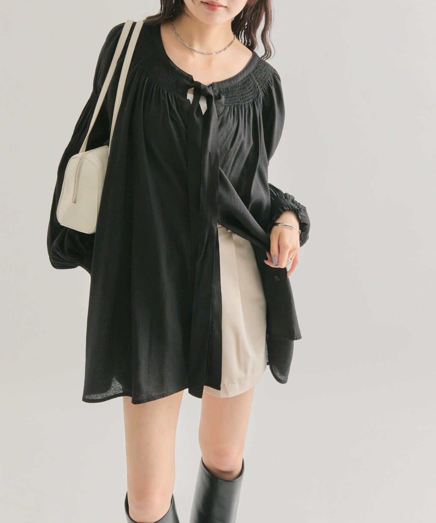 蝴蝶結領繫帶襯衫