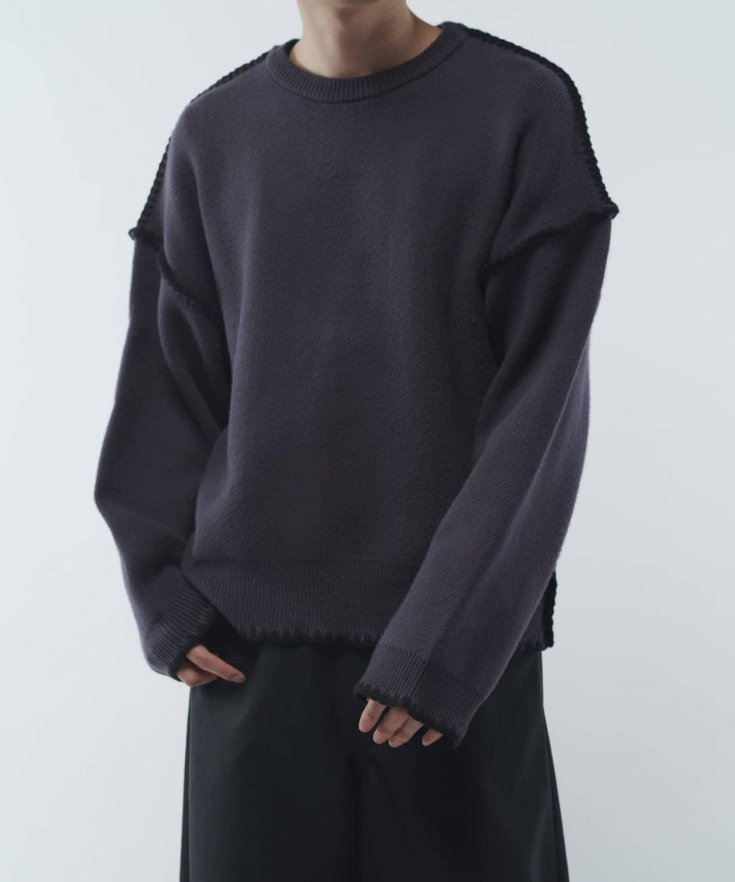 工藝縫線圓領針織衫