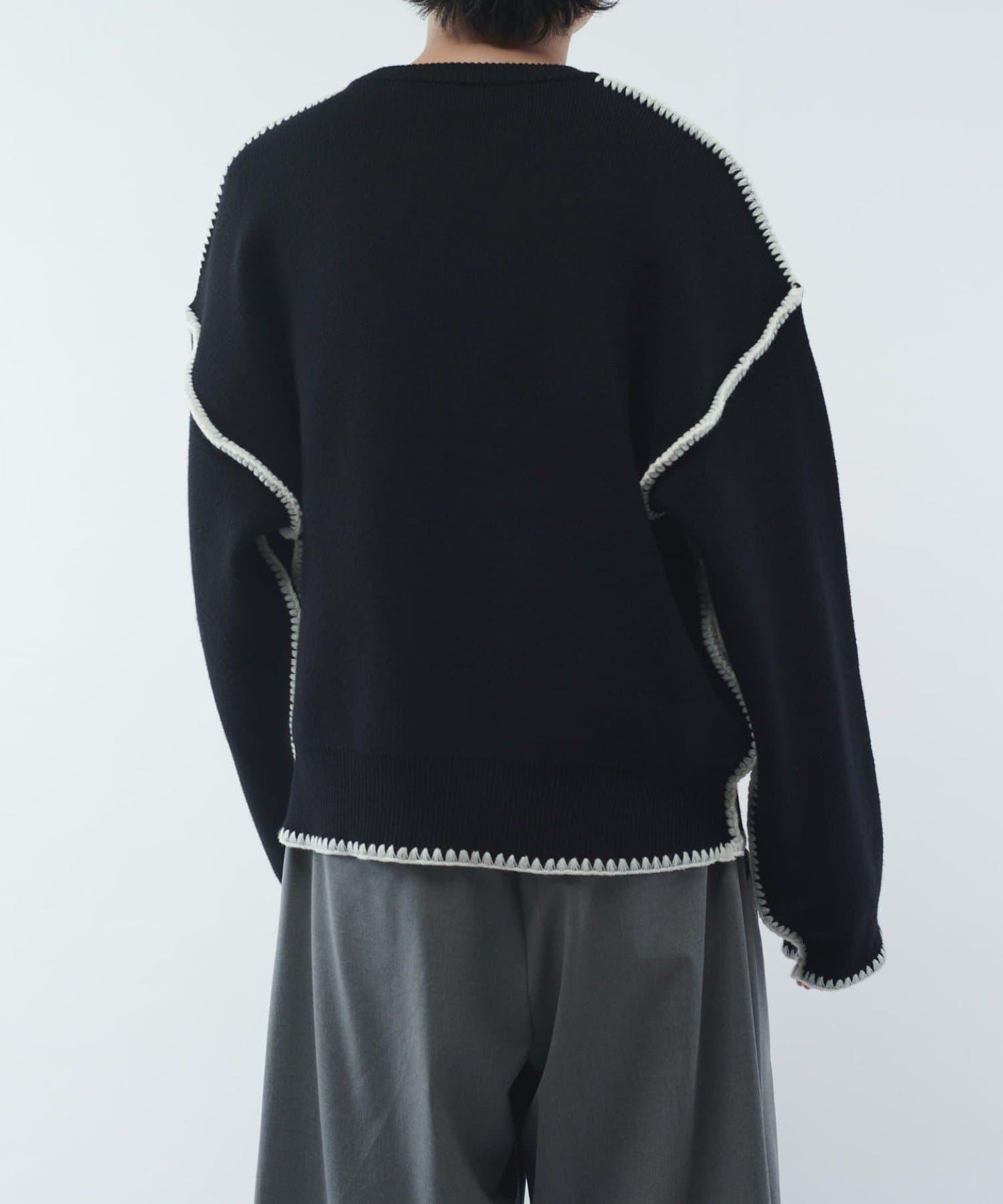 工藝縫線圓領針織衫