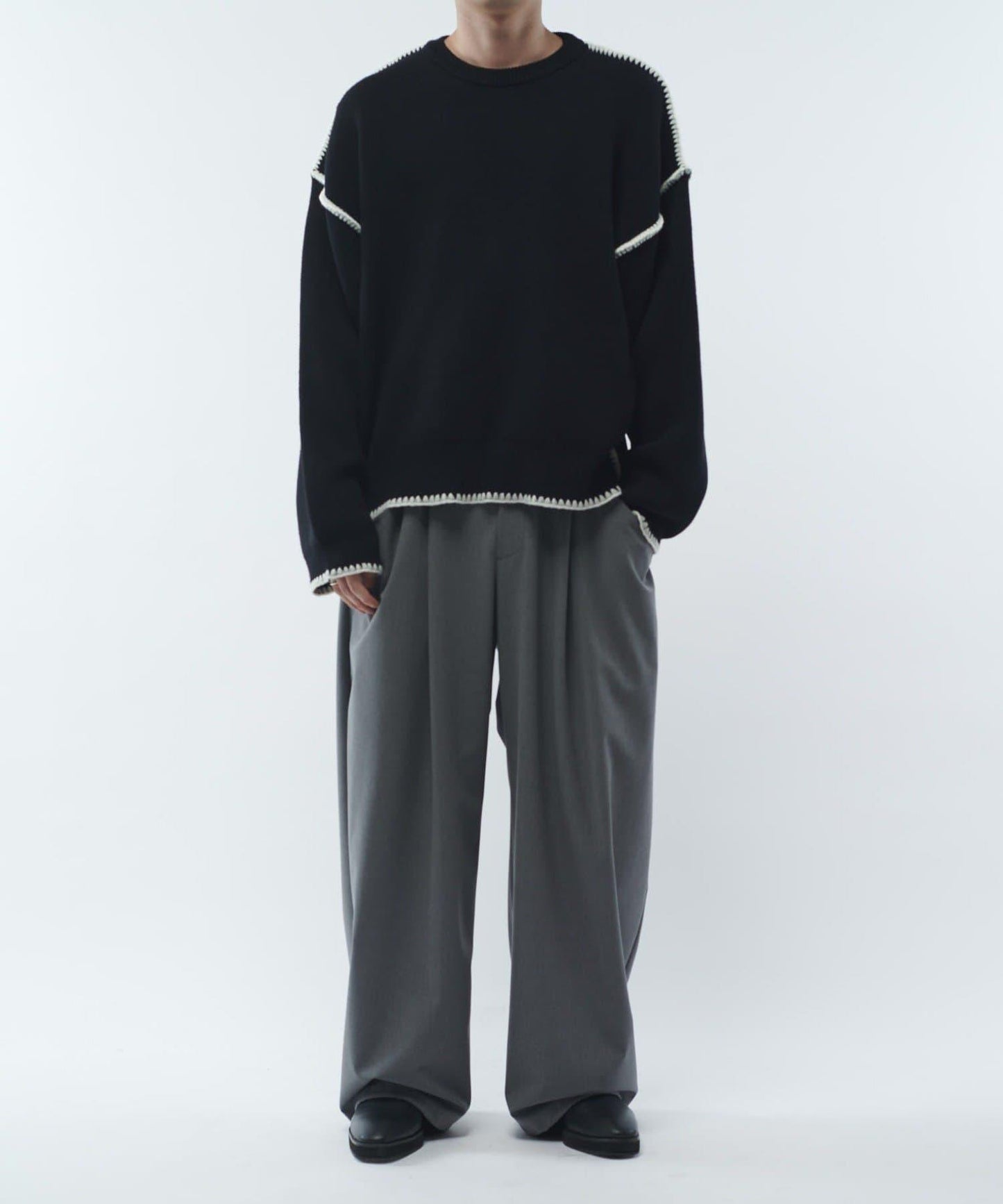 工藝縫線圓領針織衫