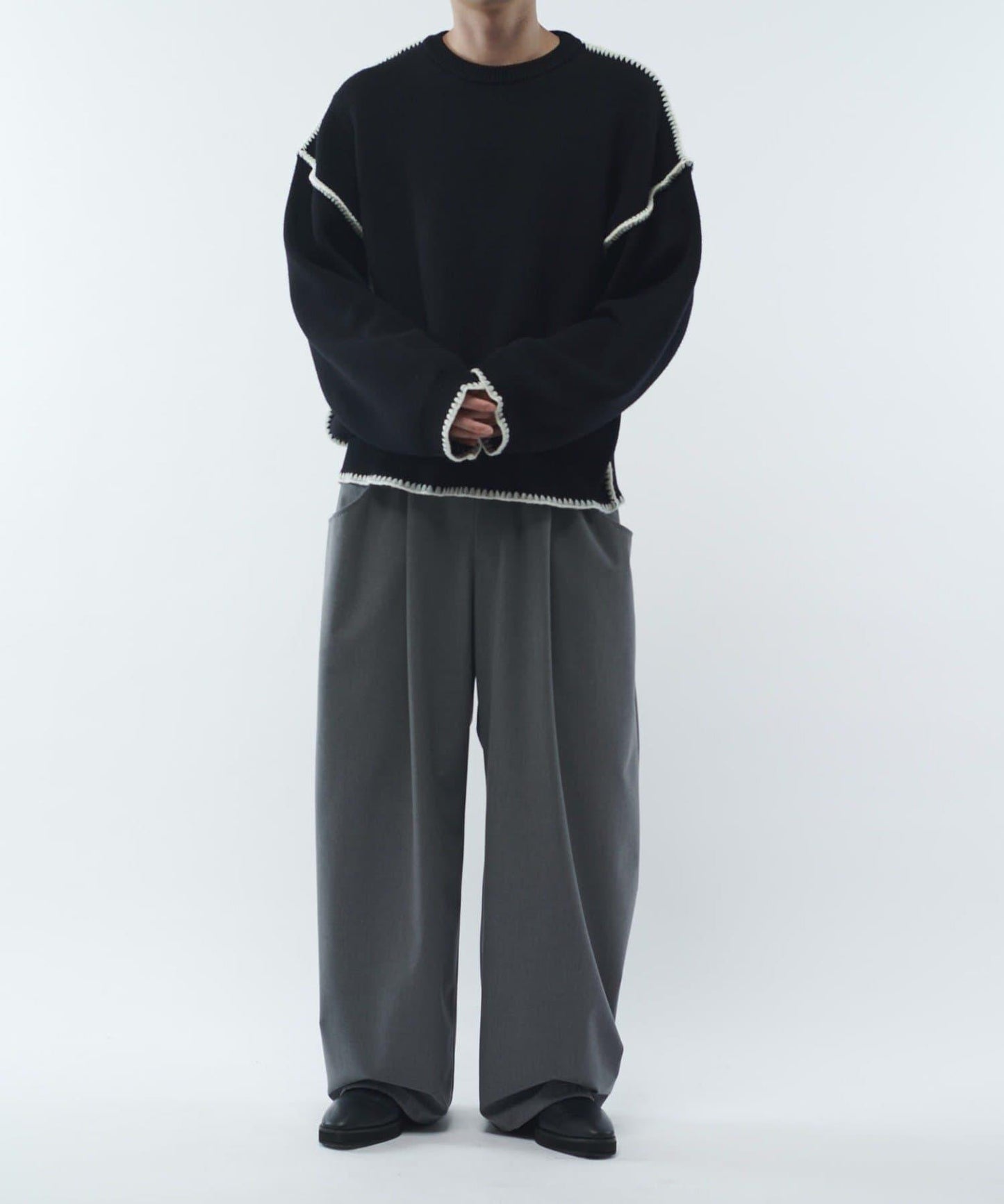 工藝縫線圓領針織衫