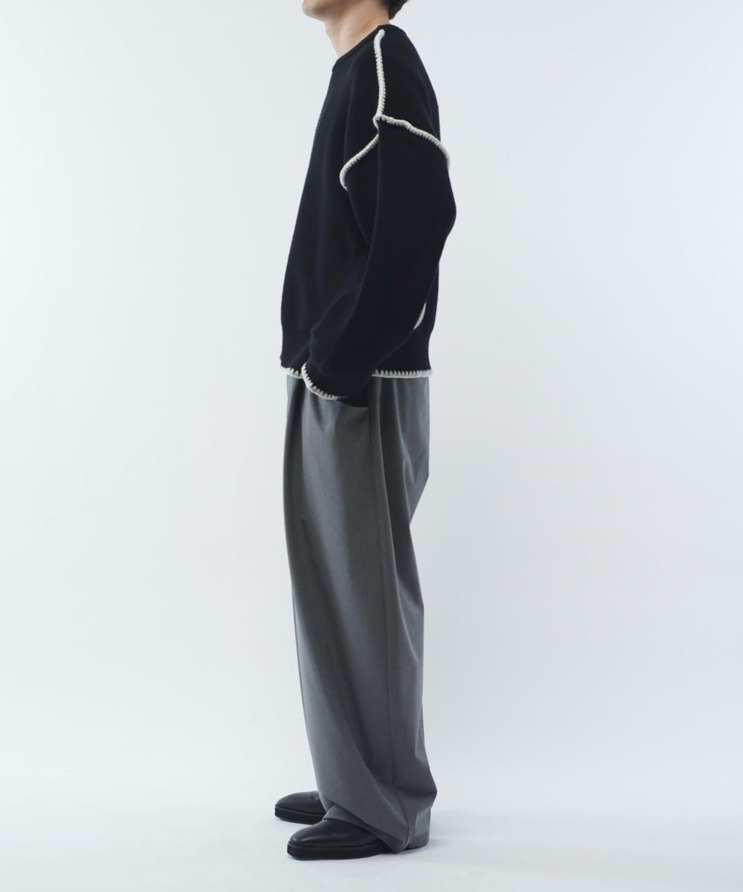 工藝縫線圓領針織衫