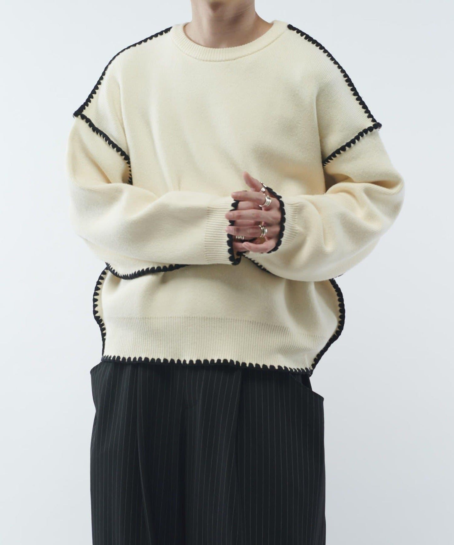 工藝縫線圓領針織衫