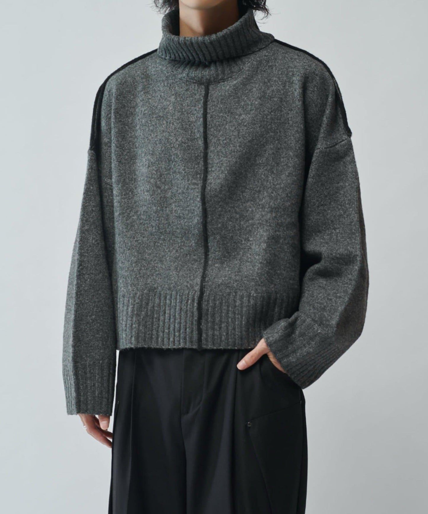【Neucon/ニューコン】短款寬鬆高領針織衫