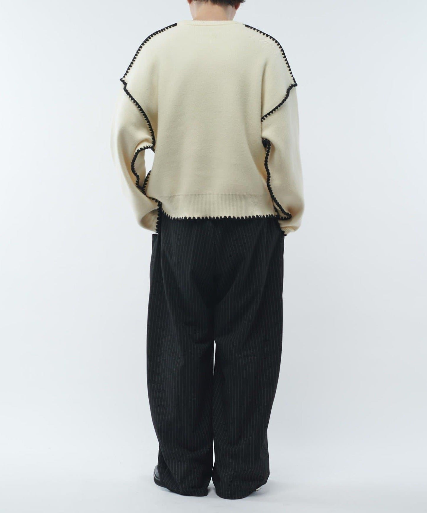 工藝縫線圓領針織衫