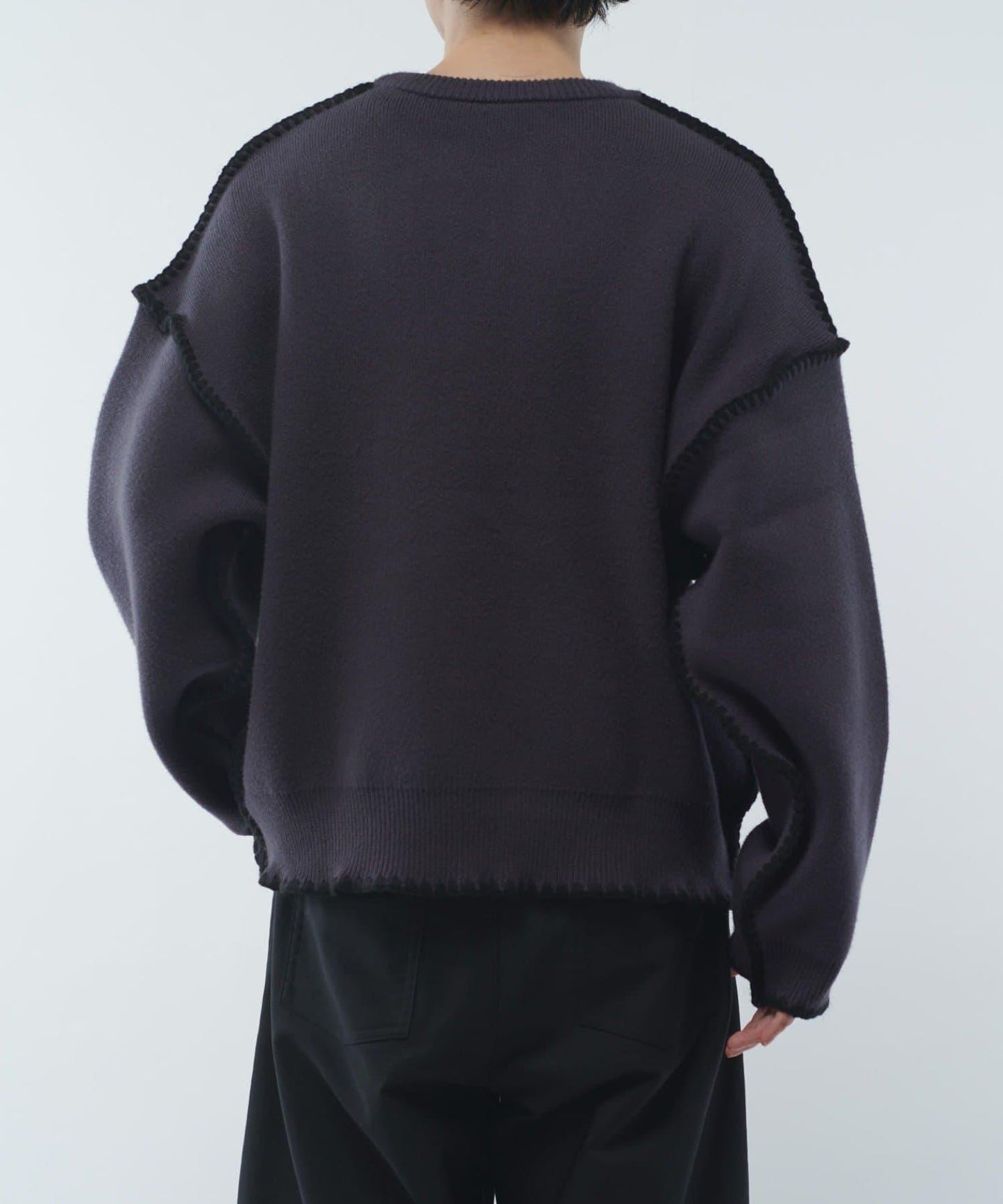 工藝縫線圓領針織衫