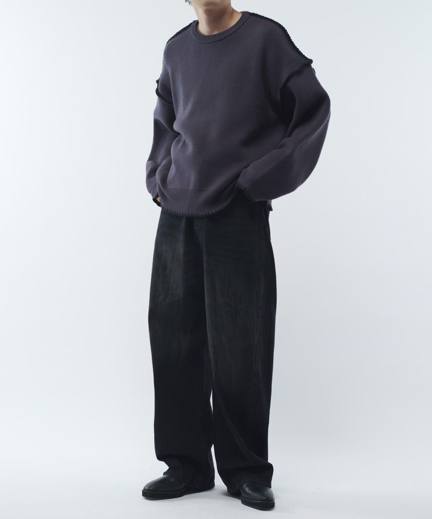 工藝縫線圓領針織衫